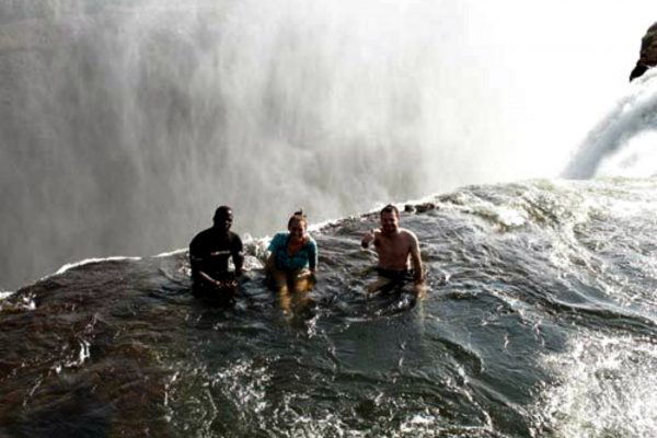 Is it safe to swim at devils pool?